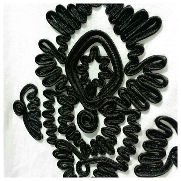 ❌SOLD IN BUNDLE❌Fancy Dressy Flowy white satin top - Picture 2 of 4