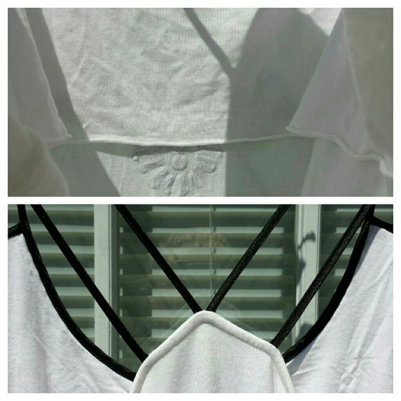 ❌SOLD IN BUNDLE❌Fancy Dressy Flowy white satin top - Picture 4 of 4