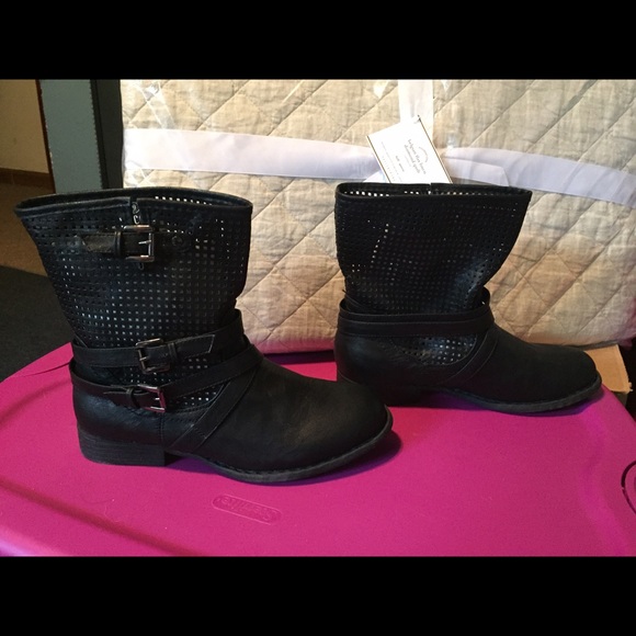 NIB Bucco Kanora Boot- Black- 9