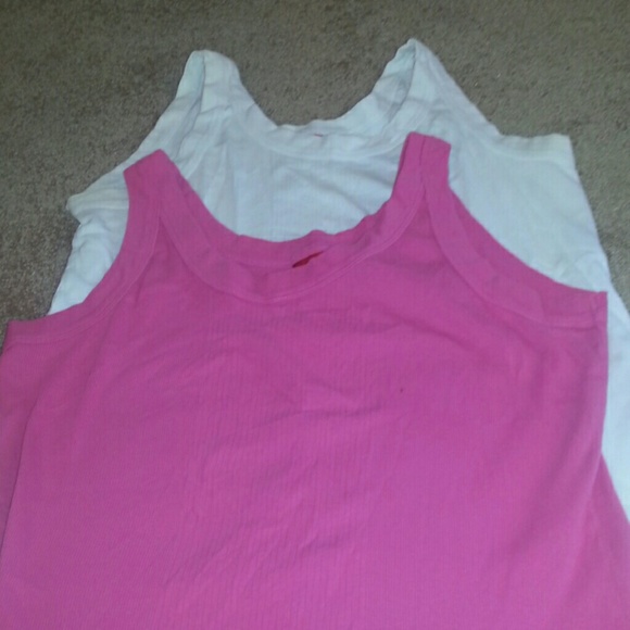 5 womans xl tanks - Picture 4 of 4