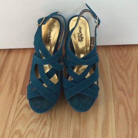 💥NEW CLOSET ITEM💥 Faux Suede Wedges - Picture 1 of 2