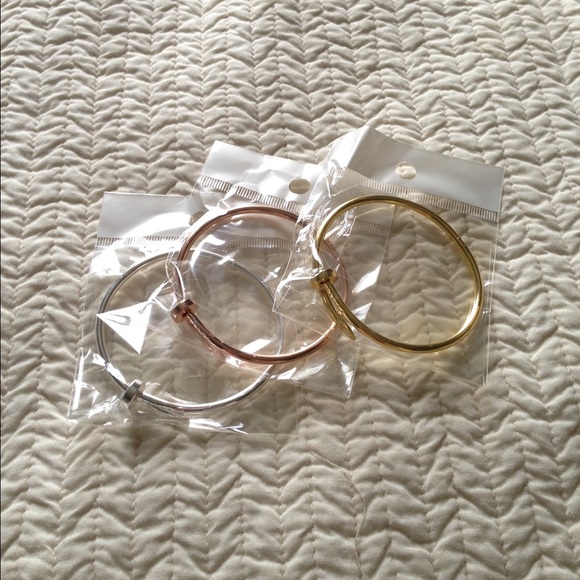 NWT | •Nail Bracelet• - Picture 3 of 4