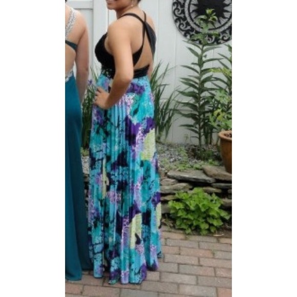 Blue toned floral prom dress - Picture 2 of 4