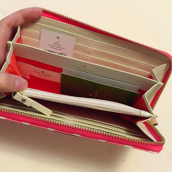 🚫SOLD🚫 Kate Spade Neda Wallet - Picture 3 of 3
