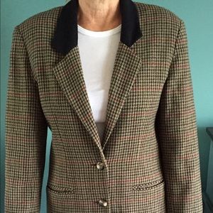 Blazer with elbow patches.