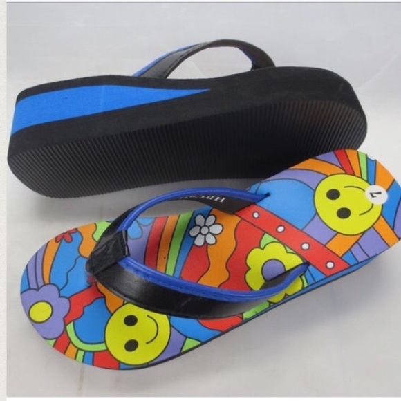 NWT 🎉Host Pick🎉 flatform wedge style flip flops - Picture 2 of 2