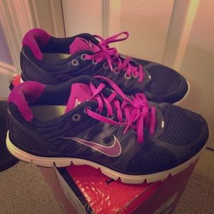 Nike Tennis Shoes