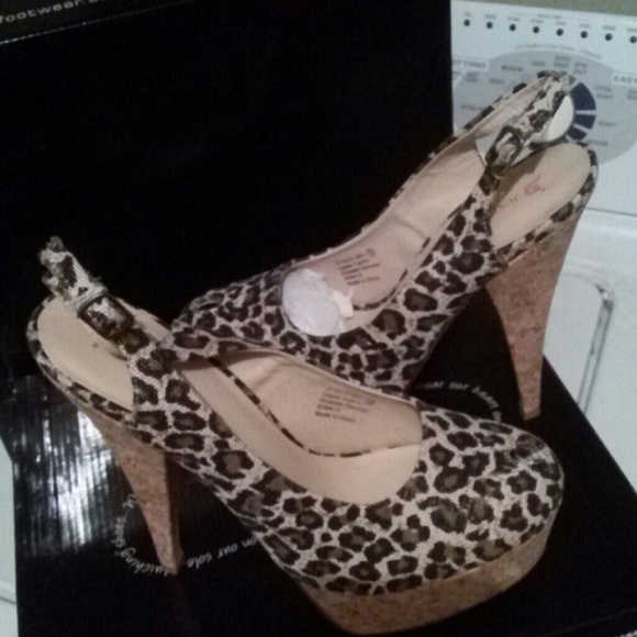 Heels - Picture 2 of 3