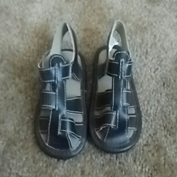 Newborn boy brown sandals