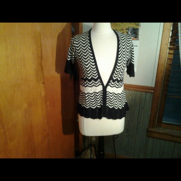 Black and white chevron print carsigan.