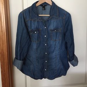 H&M denim button down. Like new.