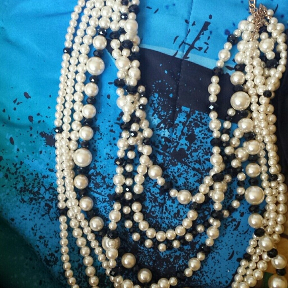 Layered pearl necklace