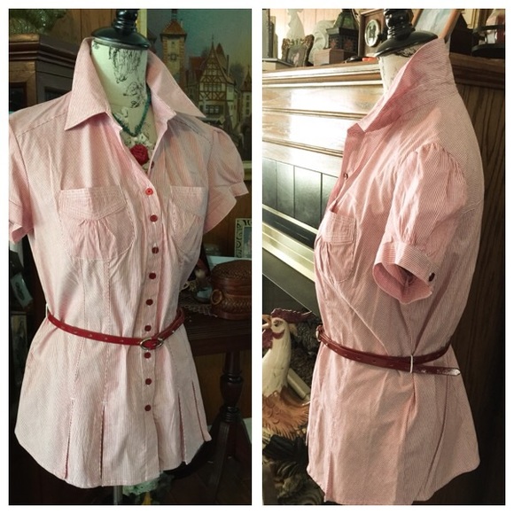 SHORTSLEEVED TOP💥newlisting 💥 5-22-15 - Picture 2 of 3