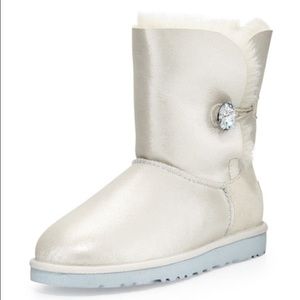 Used Bailey Short Crystal Button Shearling Boot