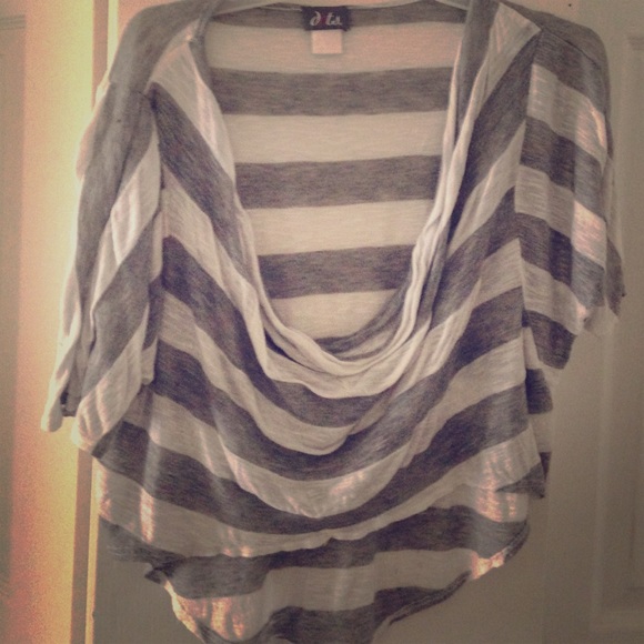 Striped low cut top half sleeved