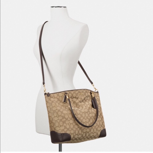 ⛔️SOLD⛔️ Coach signature purse new with tag! - Picture 2 of 4