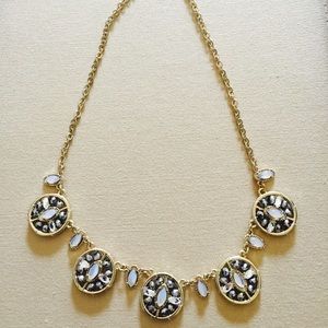 Really pretty gold tone necklace