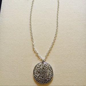 Pretty silver metal pendant necklace