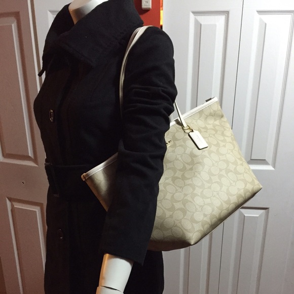 ⛔️SOLD⛔️Coach tote new with tag! - Picture 2 of 4