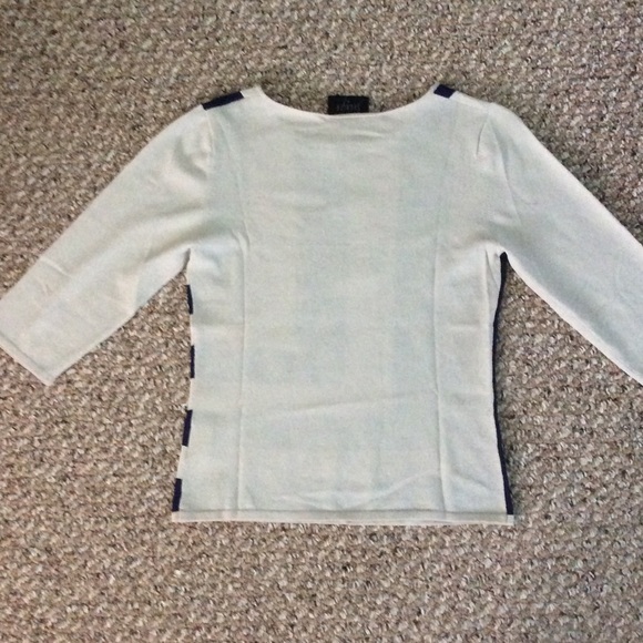 Nice blouse - Picture 2 of 2