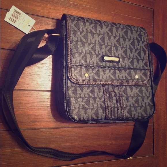 Michael Kors cross body!