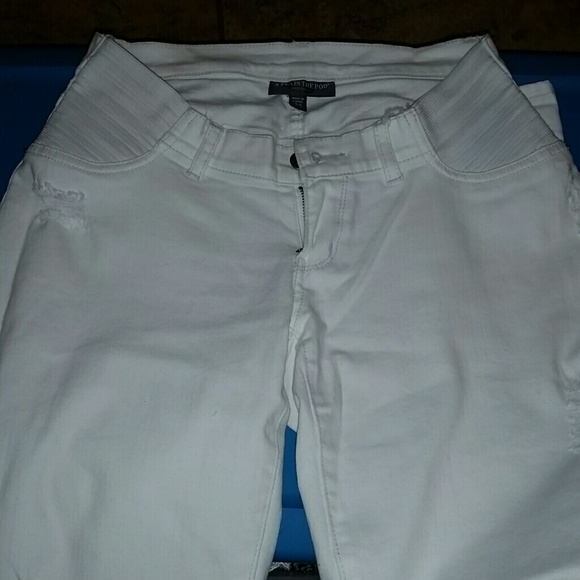 Pea in the pod white skinny jeans w/light distress