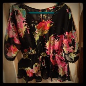 Sheer high low top in floral.