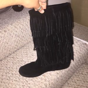 Minnetonka fringe boots