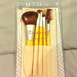 Makeup brushes