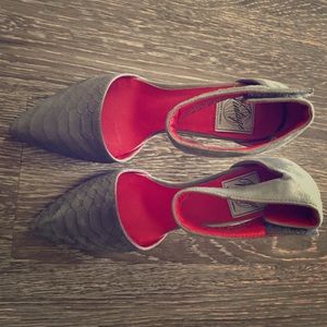 Vintage by Jeffrey Cambell