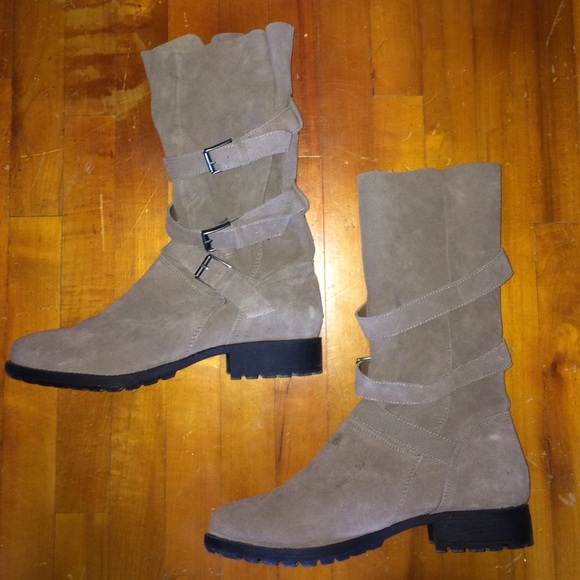 American Eagle Suede Boots