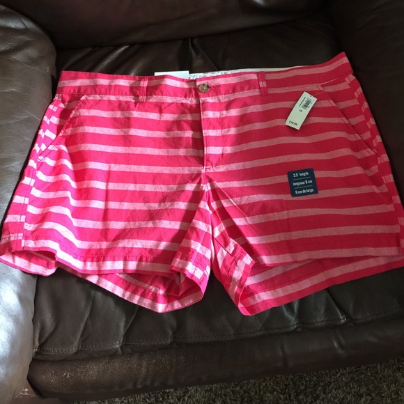Old Navy Shorts In pink size 16 *NEW*