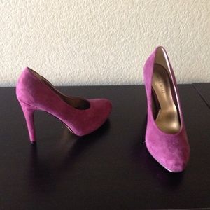 Purple pumps
