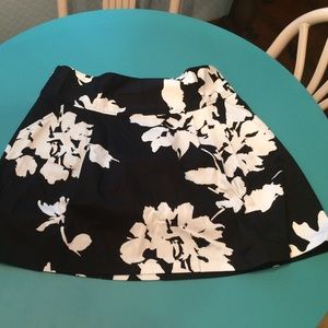 Xl black and white skirt