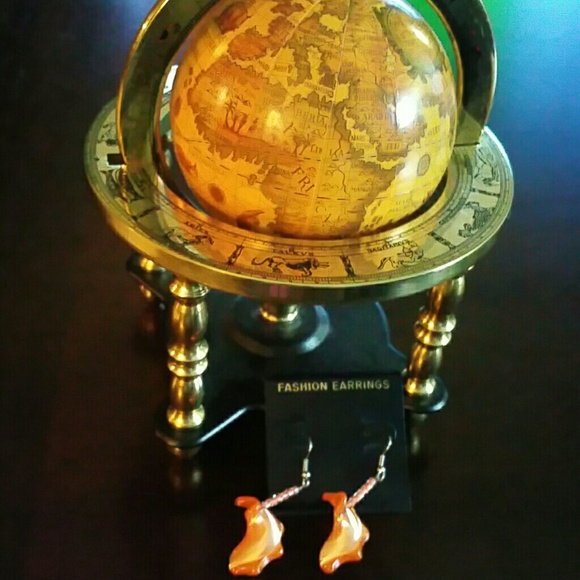 Orange shell earrings - Picture 2 of 3