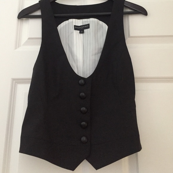 Black vest with back buckle