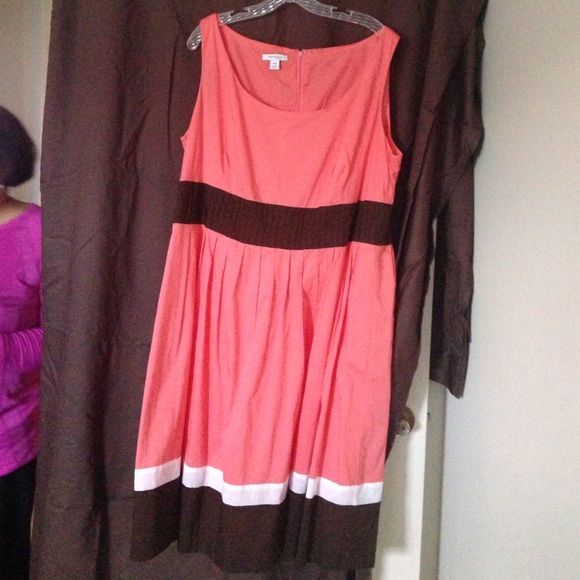 Peach and brown dress barn dress. 100% cotton.