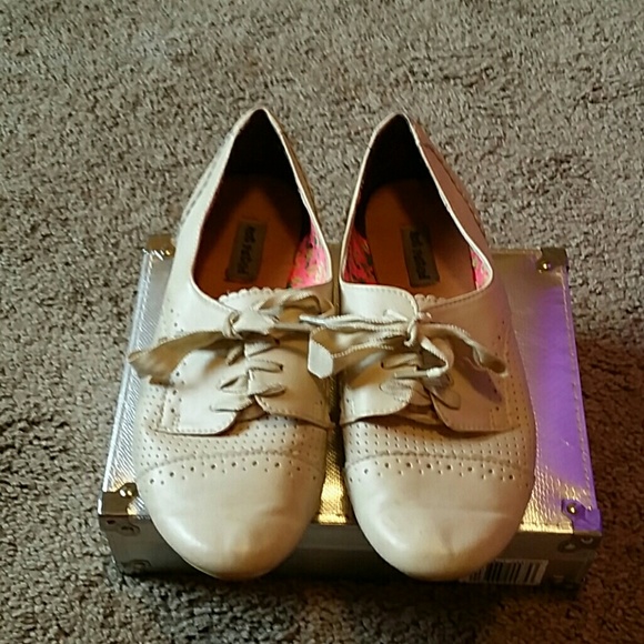 Shoes - Picture 2 of 3