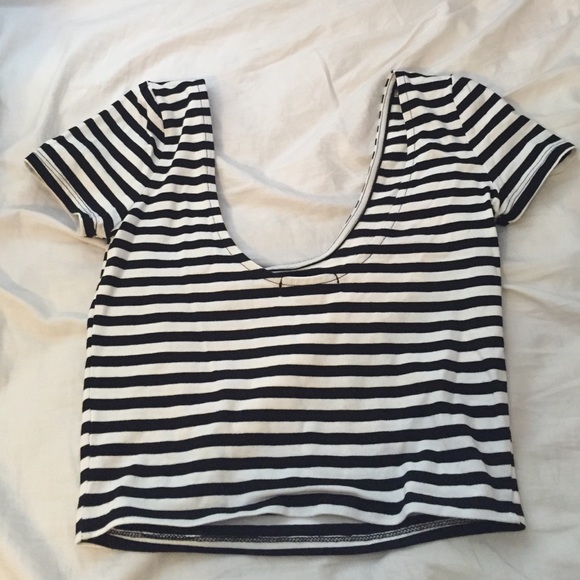 Striped Crop Top - Picture 2 of 3