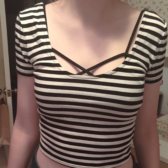 Striped Crop Top - Picture 3 of 3