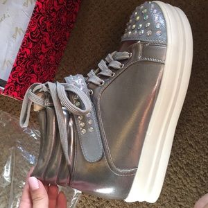 Grey Flat form sneakers with rhinestones