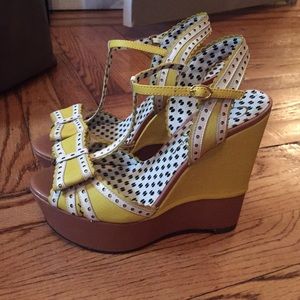 Jessica Simpson yellow brown wedges w/peep toe bow
