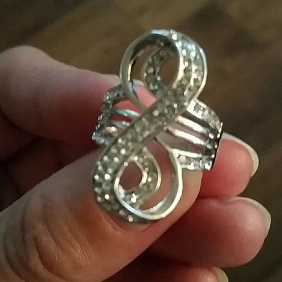 White gold filled infinity ring sz7      nwot - Picture 2 of 3