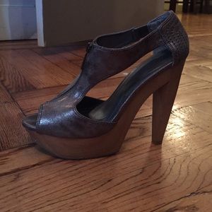 Calvin Klein Metallic platform heel