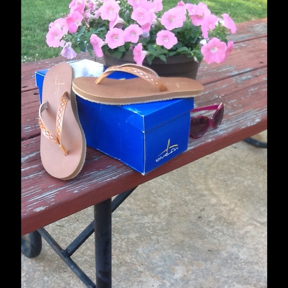 BLUE FIN "SkylaR" flip-flop sandles - Picture 3 of 4