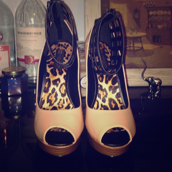 Tan Black Heels