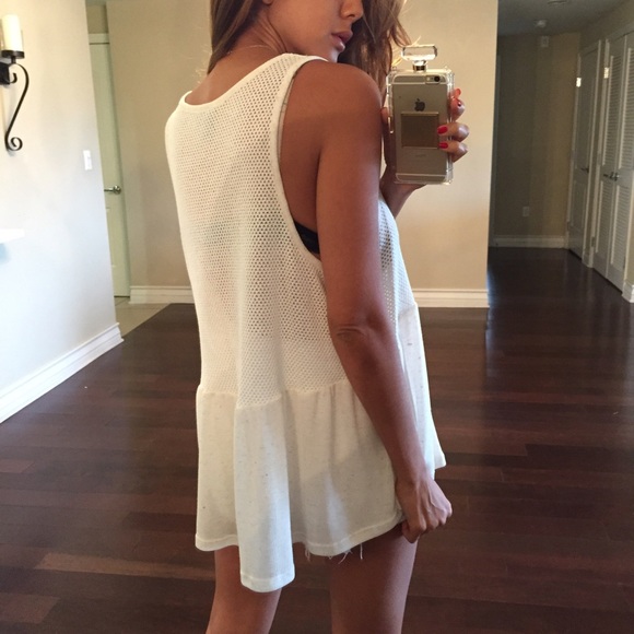 • SOLD • Oatmeal & White Poolside Top M - Picture 2 of 4