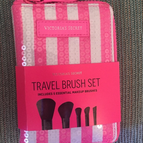 VS travel brush set -- NWT