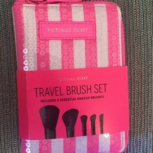VS travel brush set -- NWT