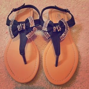 Bow sandals